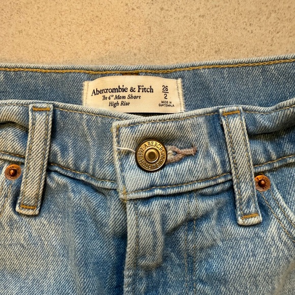 Abercrombie 4” Mom Short - Picture 4 of 4